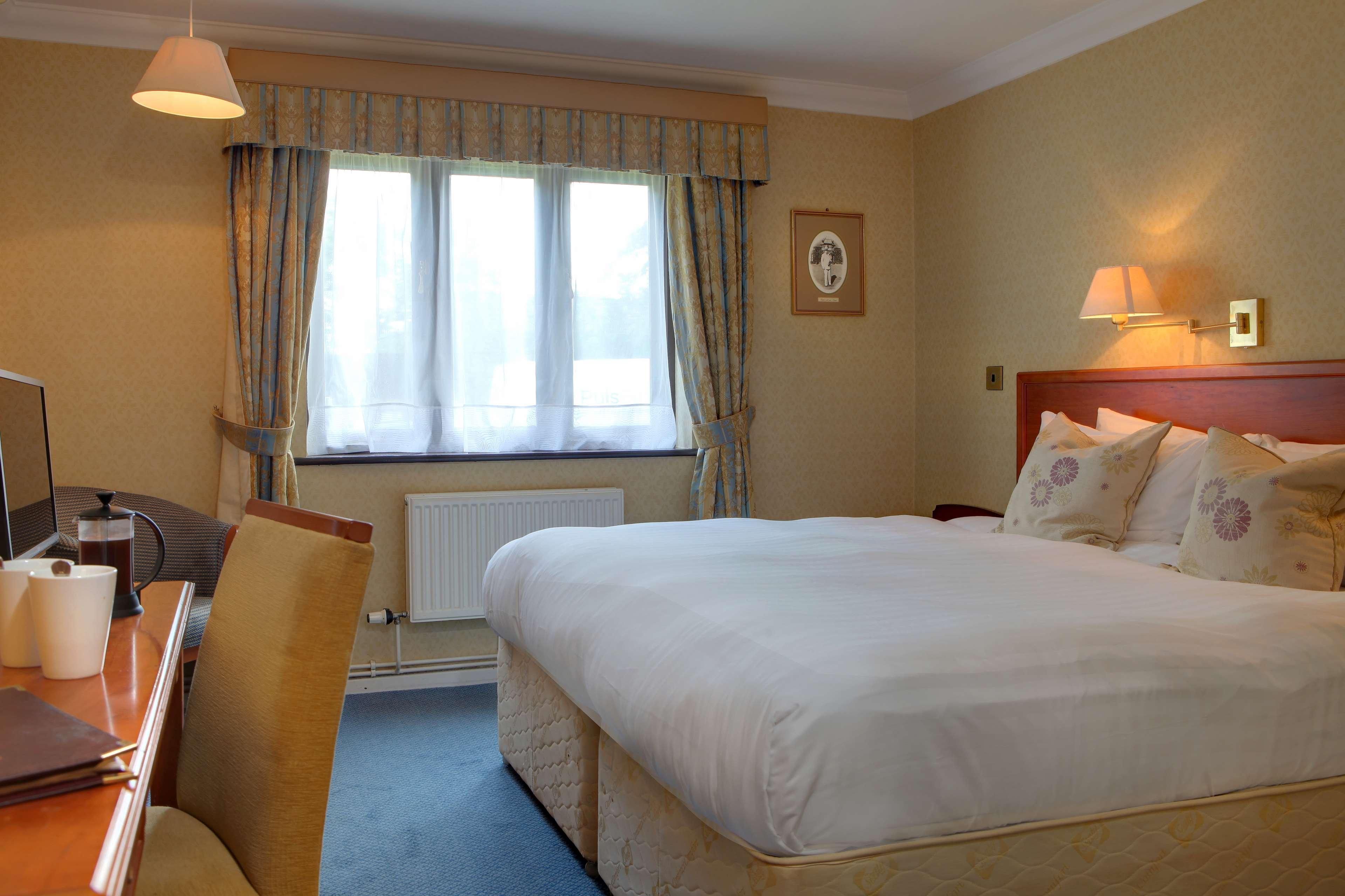 Best Western Plus Grim'S Dyke Hotel Гарроу Екстер'єр фото